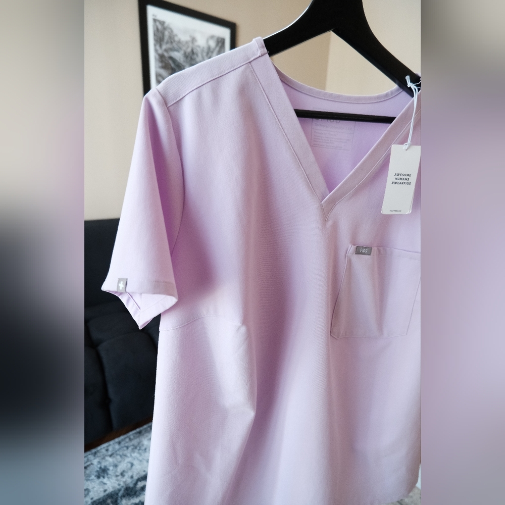 SOLD Figs Catarina V-Neck Short Sleeve Scrub Top Lavender Dew **NEW WITH TAGS**